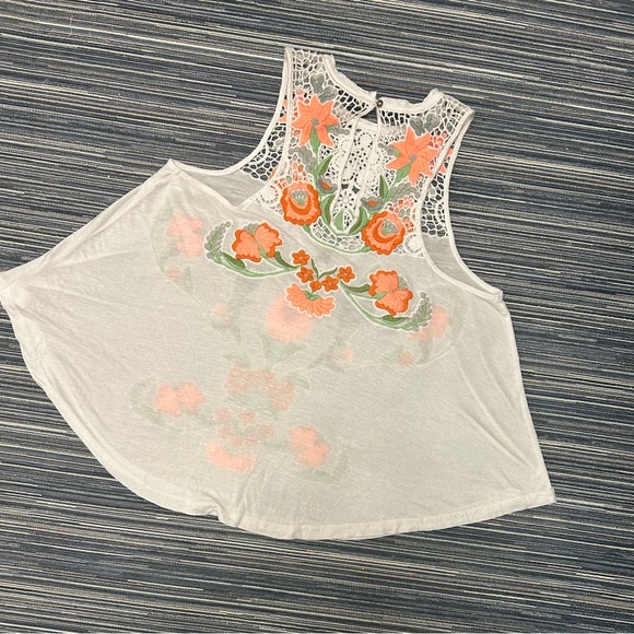 Free People Size M Flower Power Crochet Embroidered Floral Tank Top in White - Picture 4 of 6